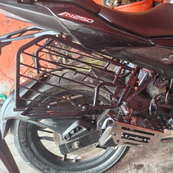 RIGHT SAREE GUARD BAJAJ PULSAR N250 PREMIUM