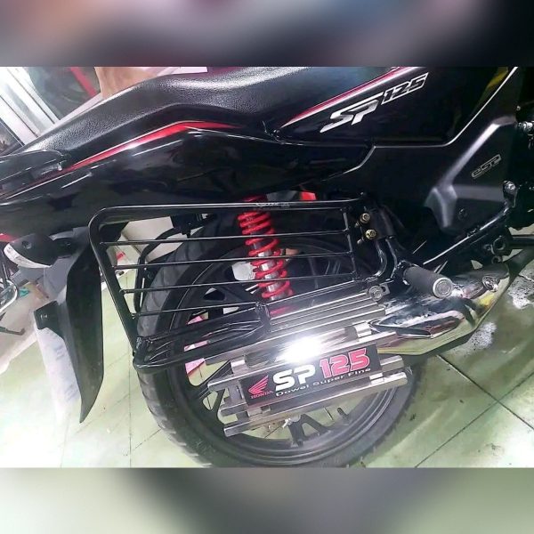RIGHT SAREE GUARD HONDA SP125 PREMIUM