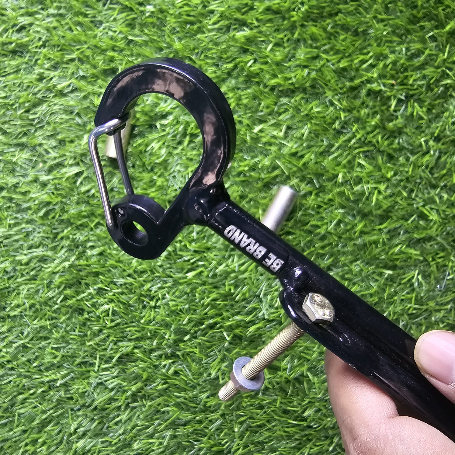 WhatsApp-Image-2025-01-23-at-15.01.54_98e9168f.jpg BAG HOOK HONDA HORNET 2.0 PREMIUM - Image 1