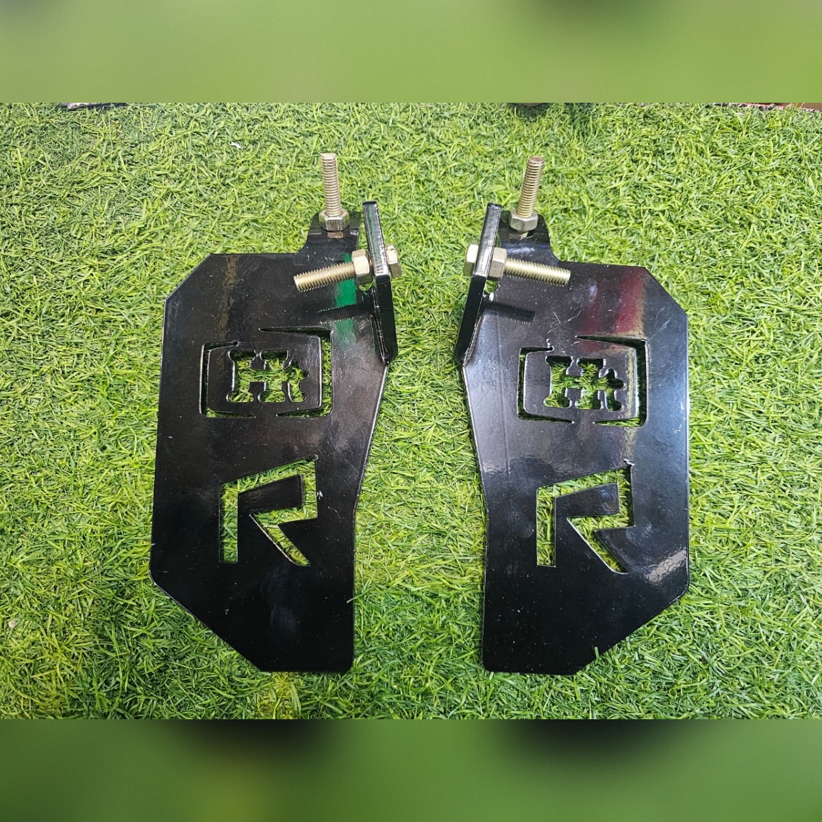 square-image (2) FOOT REST FZ/GIXXER/N160/NS160/R15 PREMIUM - Image 1